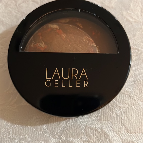 LAURA GELLER FOUNDATION - Picture 3 of 11